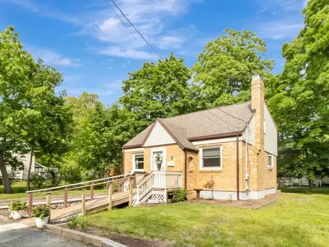 7 Noonan St, Mansfield, MA 02048