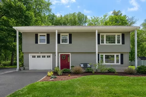 11 Longmeadow Rd, Medfield, MA 02052