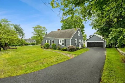 89 School St, Middleboro, MA 02346