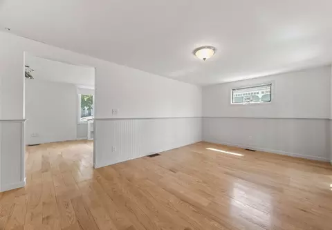 Living - 7 Grove St, Wareham, MA 02571 photo 4 of 5