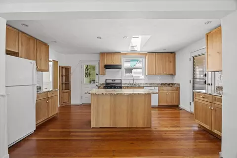Kitchen - 7 Grove St, Wareham, MA 02571 photo 2 of 4