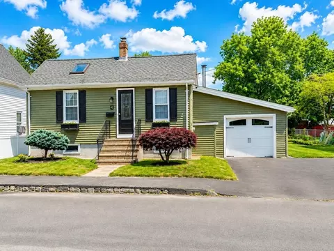 41 Benefit St, Taunton, MA 02780