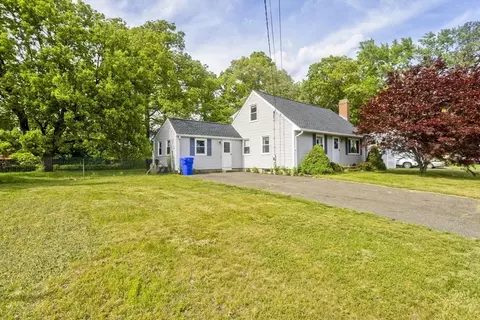 93 Moss Rd, Springfield, MA 01119