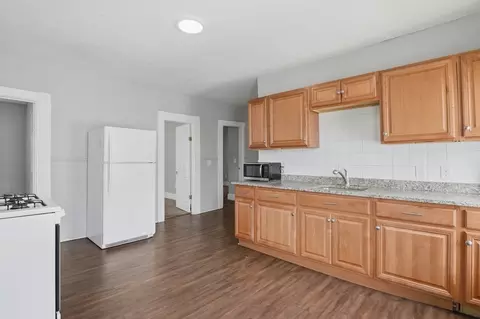 Entry Way - 31 Aetna St, Worcester, MA 01604 photo 2 of 3