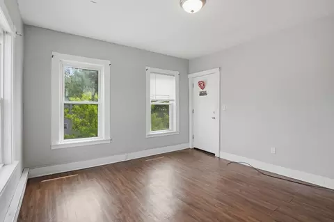 Living - 31 Aetna St, Worcester, MA 01604 photo 2 of 4