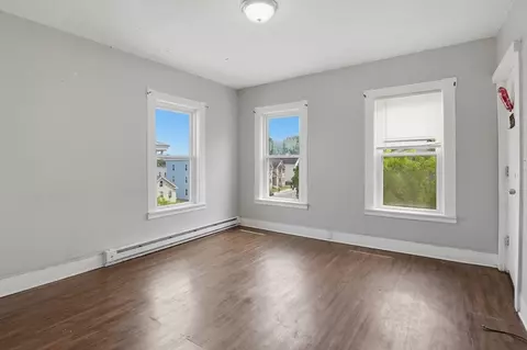 Living - 31 Aetna St, Worcester, MA 01604 photo 1 of 4