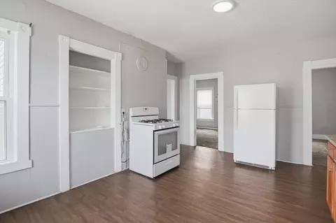 Entry Way - 31 Aetna St, Worcester, MA 01604 photo 3 of 3