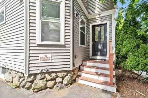 17 Robbins St #3-1, Waltham, MA 02453