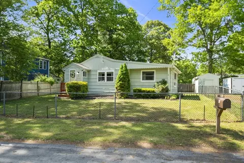 22 Madison Rd, Halifax, MA 02338