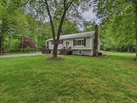 84 Seekell St, Taunton, MA 02718