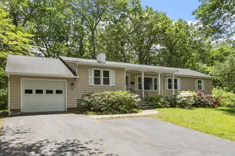 12 Abbott Ln, Chelmsford, MA 01824