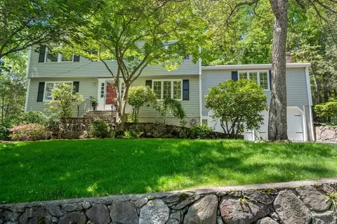 141 Westgate Rd, Wellesley, MA 02481
