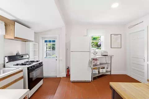 Kitchen - 225 Riverside Dr, Dedham, MA 02026 photo 1 of 2