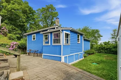 225 Riverside Dr, Dedham, MA 02026