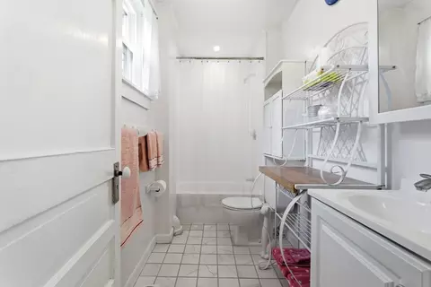 Bath - 225 Riverside Dr, Dedham, MA 02026 photo 1 of 1
