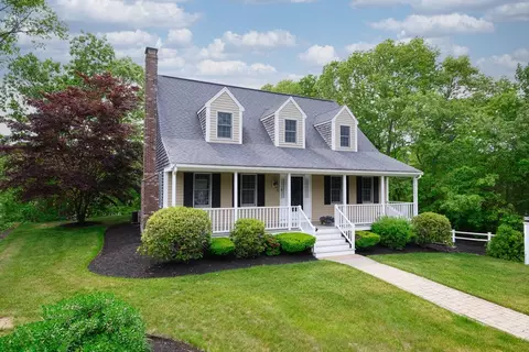 71 Ice House Ln, Marshfield, MA 02050