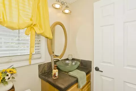 679 Parker St, Springfield, MA 01129 photo 9