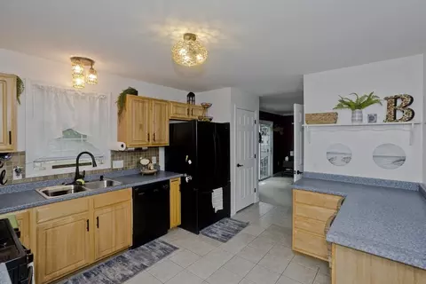 679 Parker St, Springfield, MA 01129 photo 11