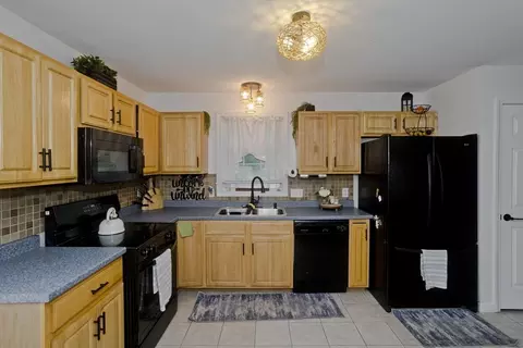 679 Parker St, Springfield, MA 01129 photo 10