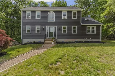 42 Brookside Dr, Uxbridge, MA 01569