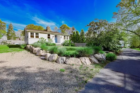 9 Quelle Ln, Marion, MA 02738