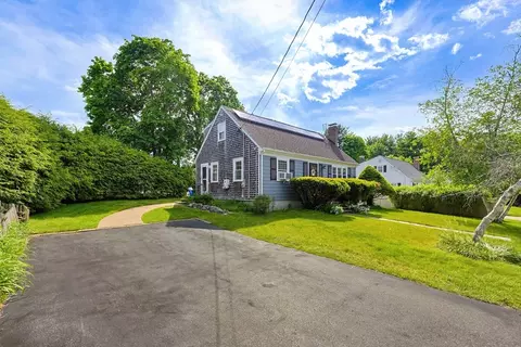 4 Meadow Ln, Walpole, MA 02081 photo 2
