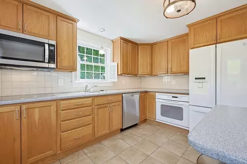 4 Meadow Ln, Walpole, MA 02081 photo 12