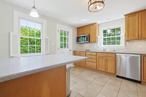 4 Meadow Ln, Walpole, MA 02081 photo 10