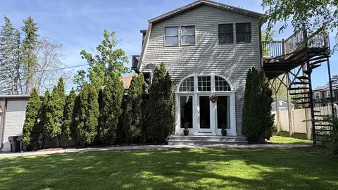 2 Hillside Ave #2, Haverhill, MA 01835