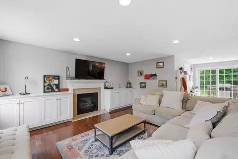 11 Eileen Ave, Clinton, MA 01510 photo 2