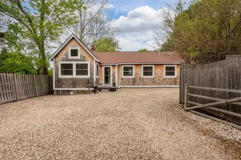 8 Hideaway Pl, Rockport, MA 01966