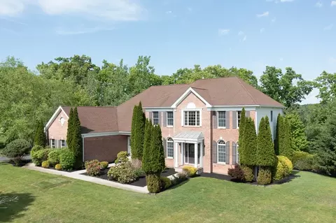 10 Valley View Dr, Grafton, MA 01536