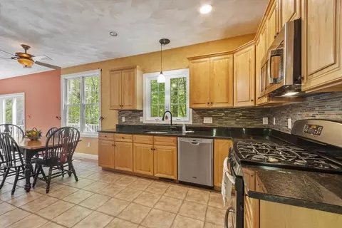 4 Forest St, Georgetown, MA 01833 photo 11