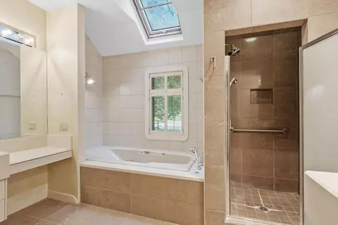 Bath - 10 Dick Dr, Worcester, MA 01609 photo 3 of 6