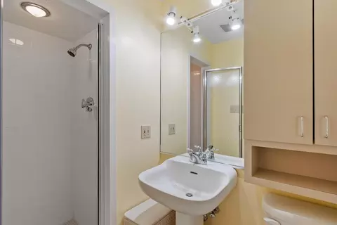 Bath - 10 Dick Dr, Worcester, MA 01609 photo 4 of 6