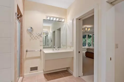Bath - 10 Dick Dr, Worcester, MA 01609 photo 1 of 6