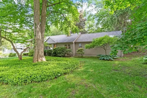 Exterior - 10 Dick Dr, Worcester, MA 01609 photo 3 of 8