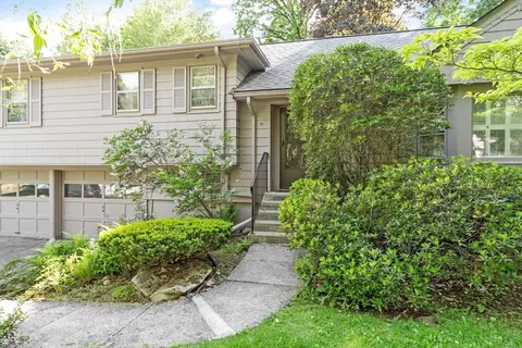10 Dick Dr, Worcester, MA 01609