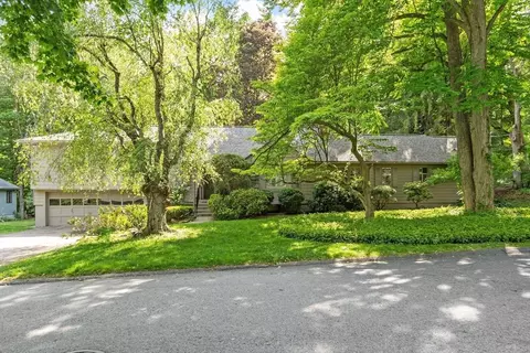 Exterior - 10 Dick Dr, Worcester, MA 01609 photo 2 of 8