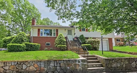 122 Puritan Dr, Quincy, MA 02170