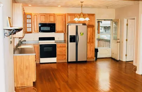 Kitchen - 40 Wright St, Stoneham, MA 02180 photo 2 of 5