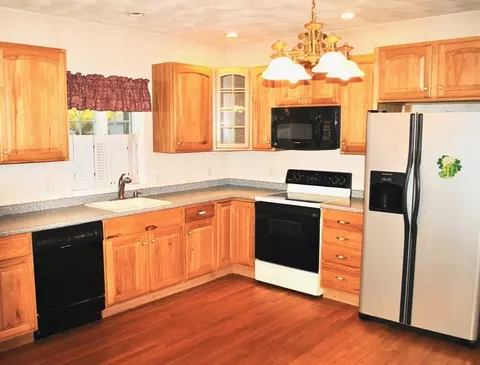Kitchen - 40 Wright St, Stoneham, MA 02180 photo 3 of 5