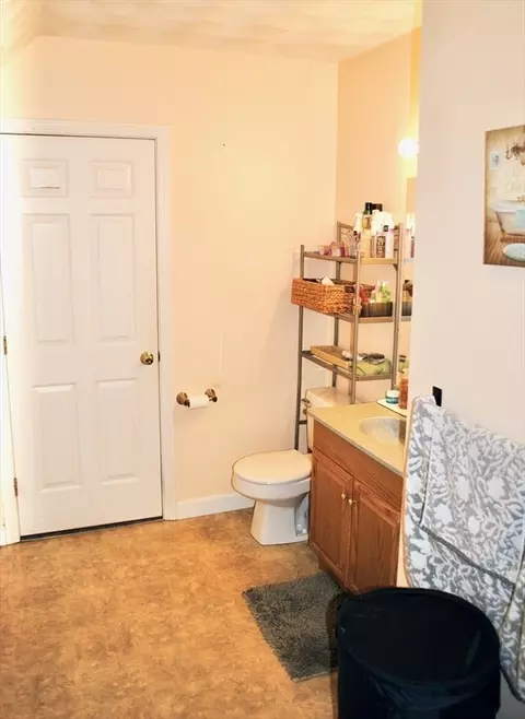 Bath - 40 Wright St, Stoneham, MA 02180 photo 2 of 3