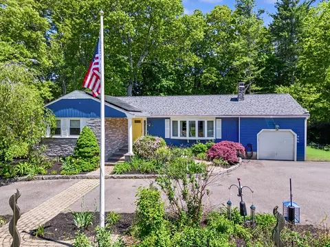 10 Fleetwood Dr, Norfolk, MA 02056