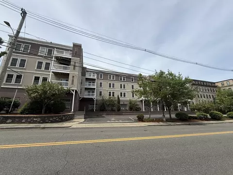 414 Mount Hope St #104, North Attleboro, MA 02703