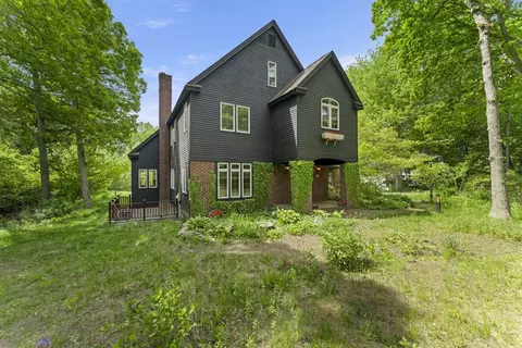 28 Vincent Rd, Mendon, MA 01756