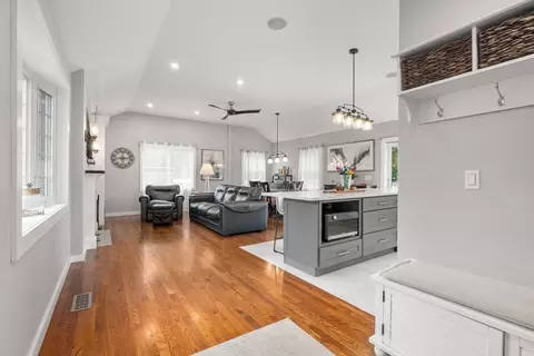 Entry Way - 32 Oak St, Stoneham, MA 02180 photo 1 of 3