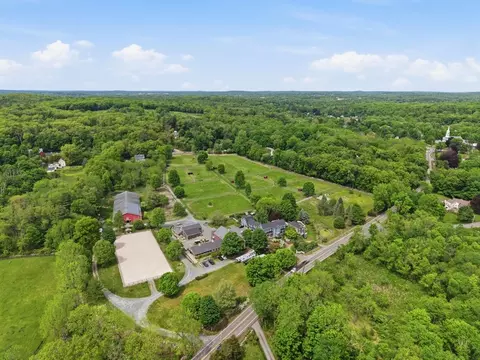 42 Washington St, Sherborn, MA 01770