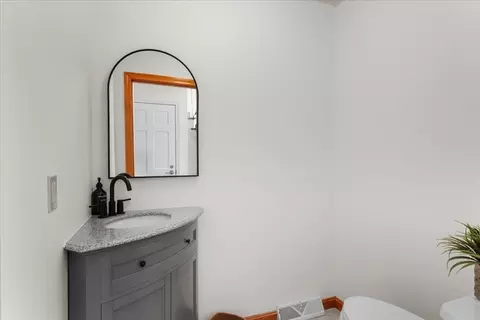 2 Harrison Pl, Franklin, MA 02038 photo 15