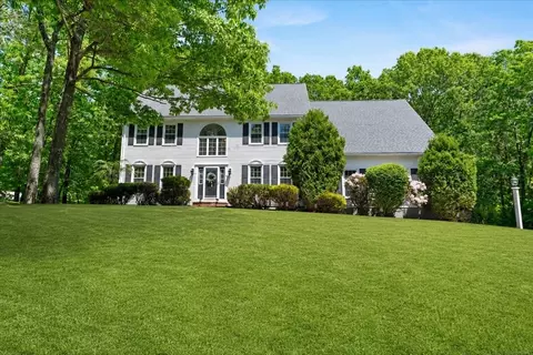 2 Harrison Pl, Franklin, MA 02038